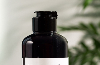 Fondată în 2005, are 13000 de metri pătrați de clădiri standard de fabrică, este o colecție de cercetare și dezvoltare, producție și vânzări într-una dintre întreprinderile de materiale de ambalare a produselor cosmetice.